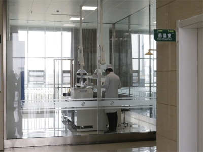實驗室玻璃隔墻、吊頂、萬向排氣罩