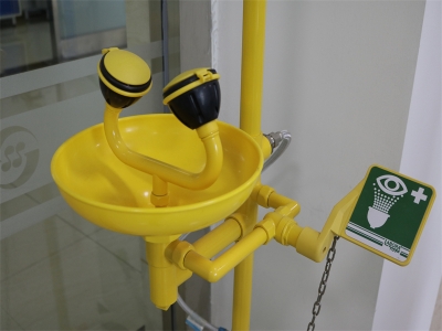 實(shí)驗(yàn)室緊急噴淋器、腳踏式 實(shí)驗(yàn)室緊急噴淋器、腳踏式